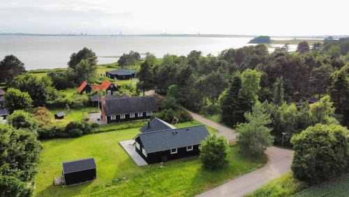A Beautiful 8-Person Holiday Home, Just A 5-Minute Walk From The Sandy Beach
