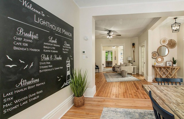 A block from the beach! Sleeps 20! Hot Tub, Game Room!