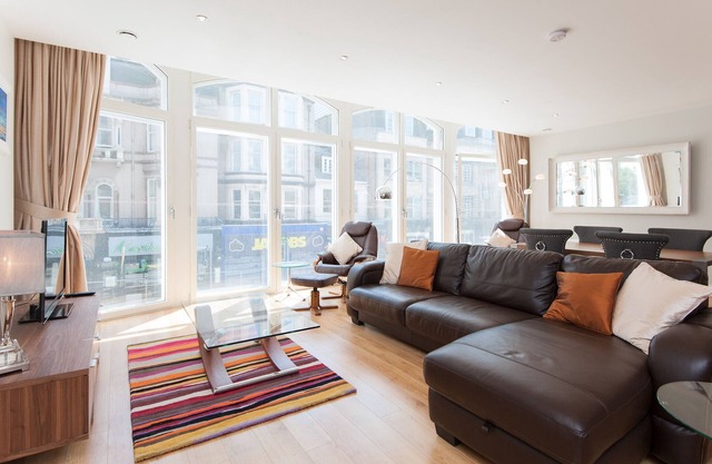 A bright, spacious first floor apartment in one of the best locations in Edinburgh!