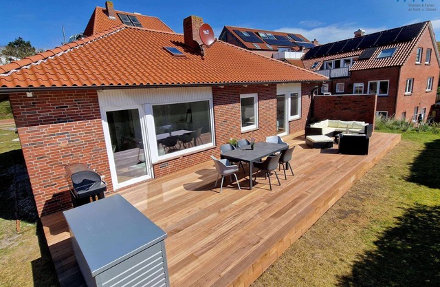 A bungalow with a sea breeze - vacation and work a pleasure!