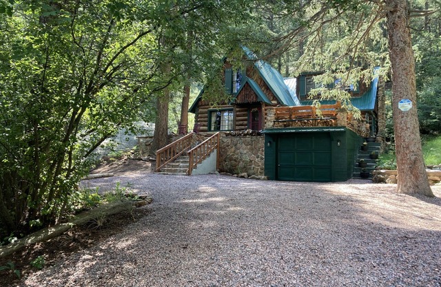 A charming, enchanting and historic log cabin with modern amenities