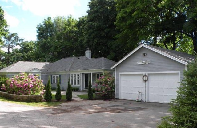 A Classic New England vacation with a short walk to the beach!