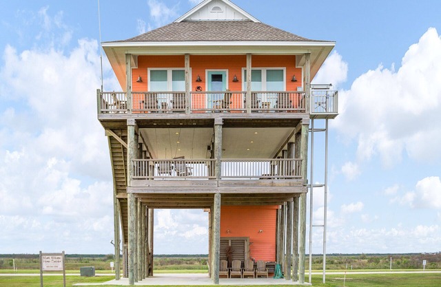 A Cool Change: 3 BR, 2 BA House in Gilchrist, Sleeps 8