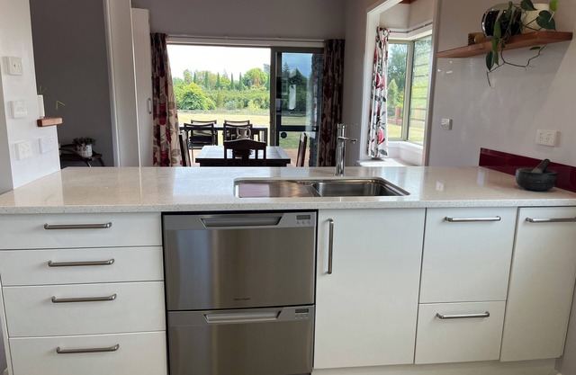 A cosy oasis on the Edge of the Havelock North Village.