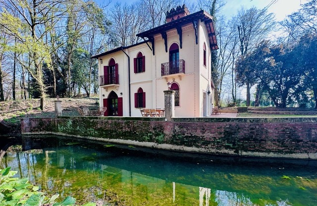 A Cosy Villa in a lush Park just 5’ from Central Padua. Free Car Park