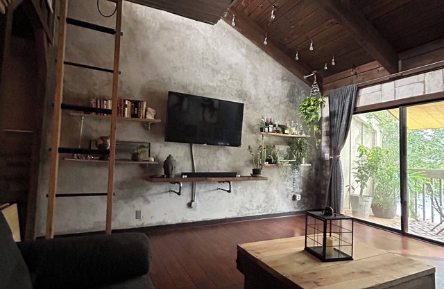 A cozy rustic NYC inspired Loft located in the oasis of Orlando prime loaction