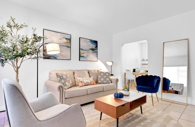 A cozy tropical home in the heart of coconut grove
