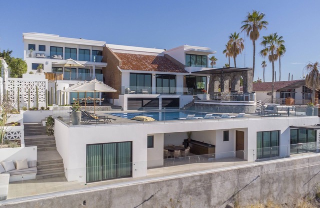 A dream luxury vacation in La Paz: Villa Palmares!