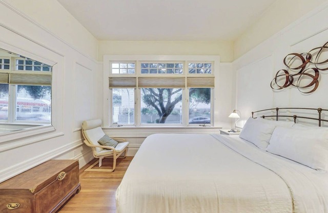 A fantastic 1 bedroom apartment in one of the cities most dynamic neighborhoods