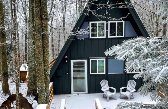A Frame Beech Mountain Cabin 5 minutes from ski resort.