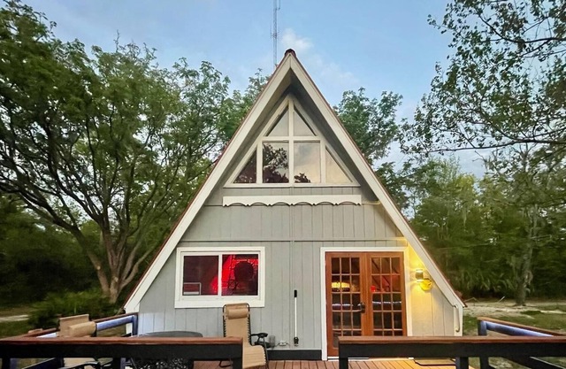 A Frame in Homosassa sleeps 10! Pet Friendly!