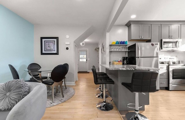 A Fresh, Modern Home * Great Locale Near Downtown Appleton
