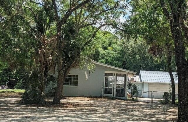 A Gem of Country Charm close to everything