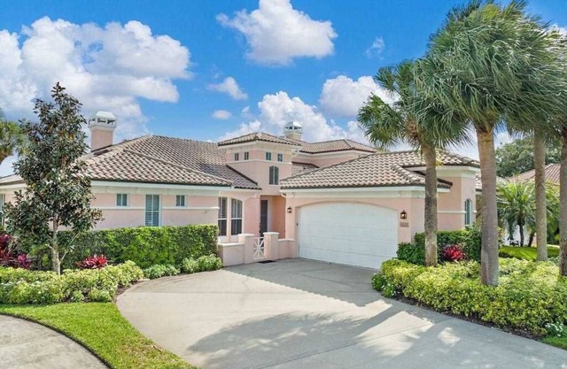 A GRAND HARBOR GEM - 1 STORY PATIO HOME IN HARBOR LINKS