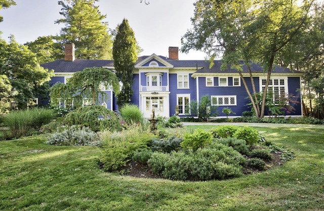 A Grand property in Historic Stockbridge