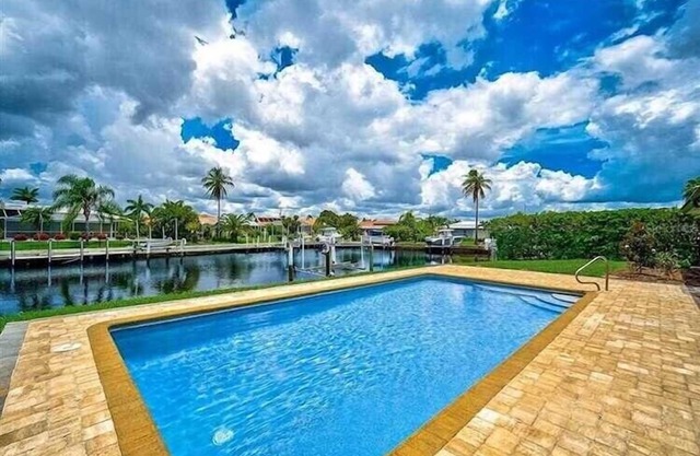 A Happy Place waiting for you. Just 7 minutes away from Fisherman’s Village!