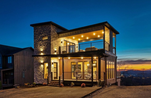A Haven of Comfort, Elegance, Views and Hot tub