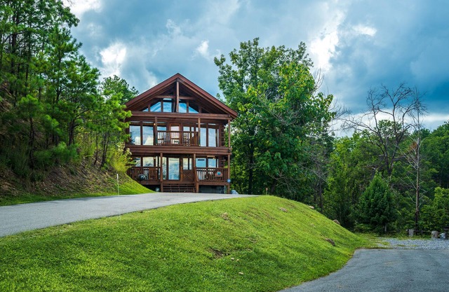 A Hideaway in the Tennessee Mountains - minutes from Dollywood