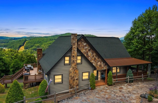 A Home Sweet Home-Open for Bookings! Hot Tub, Game Room, Wi-Fi
