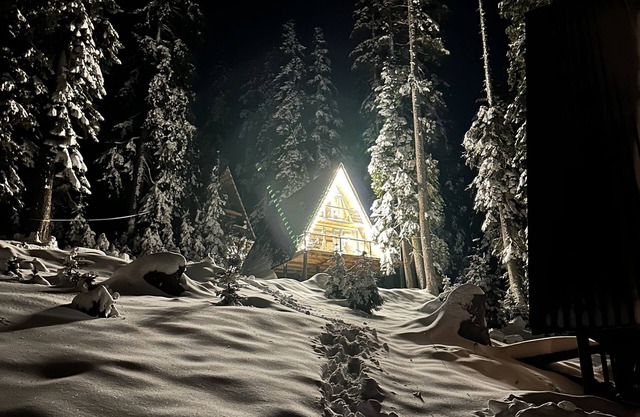 A house in the forest, if you want to relax in the forest and be alone. hot tub