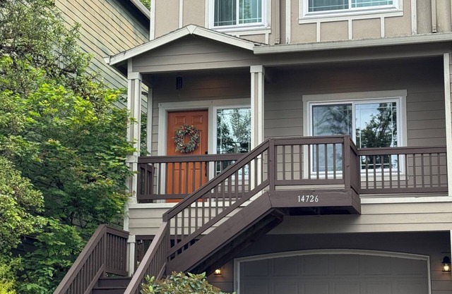 A House On Catalinan3-bedroom townhome in Tigard, OR w/AC, WiFi, patio & grill