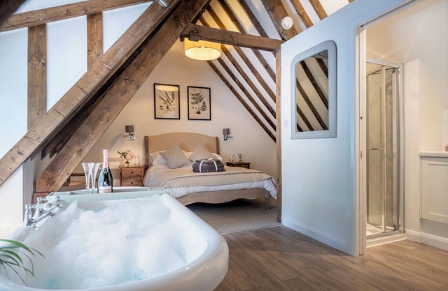 A immaculate thatched cottage a stone's throw from Cheltenham's racecourse.