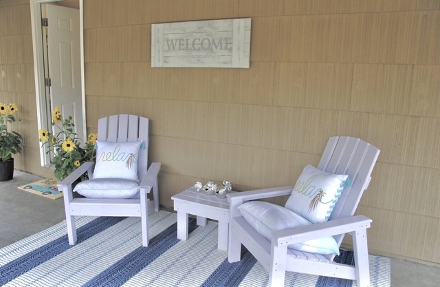 A Journey tucked in a quaint annex studio. Easy departure minutes from airport.