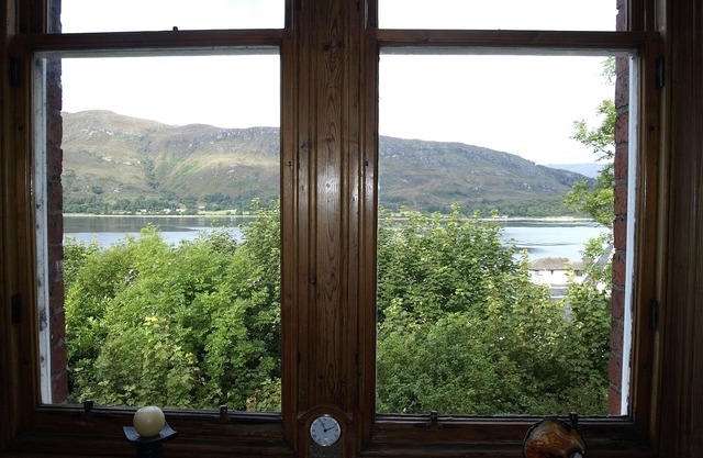 A large, comfortable apartment with great views close to Fort William centre.