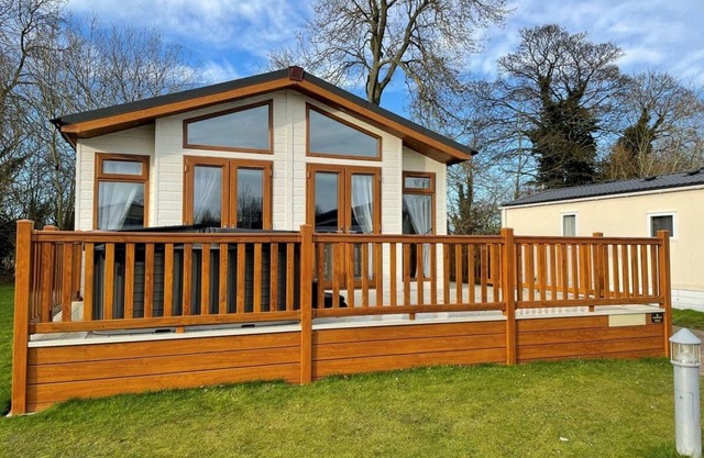 A lovely holiday home with one master double with en suite W.