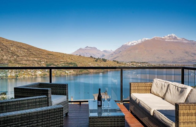 A Luckie Charm - 5-Bedroom Townhouse with Spectacular View