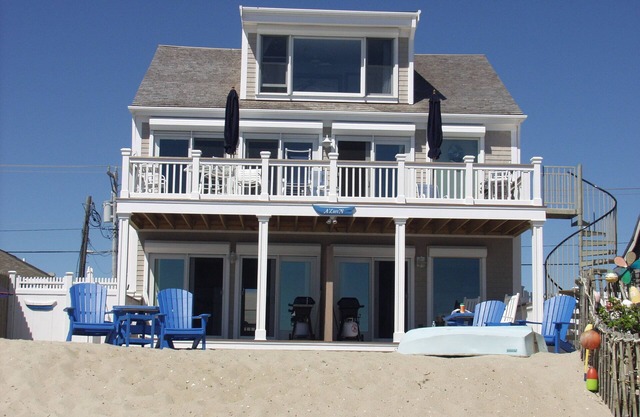 A'Lure'N Beachfront Unit B overlooking the Bay