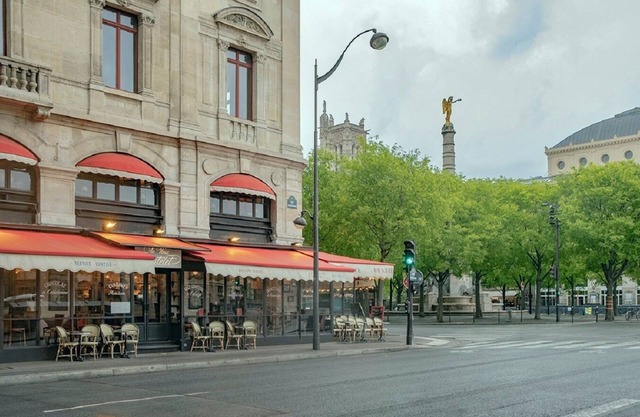 A LUXURIOUS & SERENE PARISIAN RETREAT, JUST STEPS FROM ÎLE DE LA CITÉ