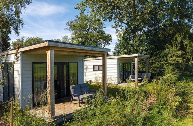 A luxury cottage in a prime waterfront location!