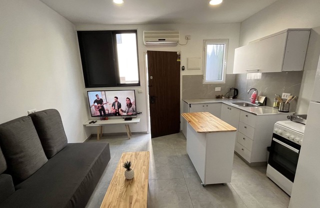 A new and spacious apartment with a private yard and jacuzzi