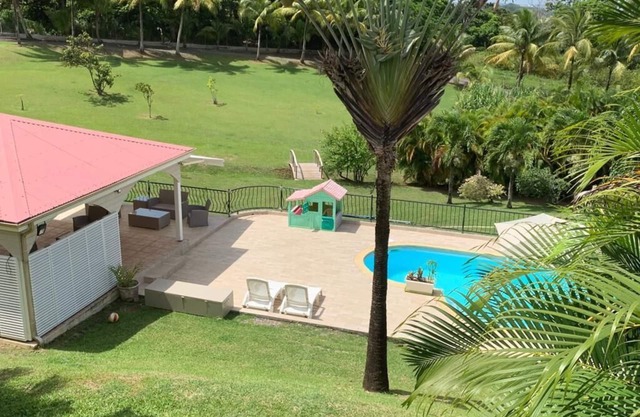 A Petit Bourg, the villa "Le Bakoua" welcomes you in a tropical area!