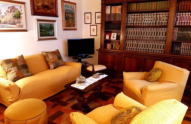 A piece of my hearth-Florence-Cure home air, love and harmony reign here .