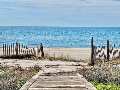 A Place of Grace-Sunset Beach-Beachfront-Pet Friendly-Community pool