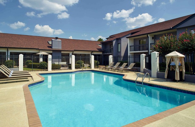 A Place You'll Surely Enjoy! Free Parking, Pets Allowed, Onsite Swimming Pool