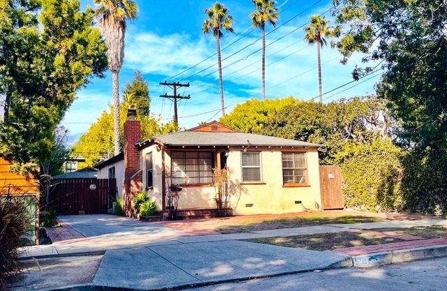 A quiet neighborhood and the ultimate in beach life — longer term