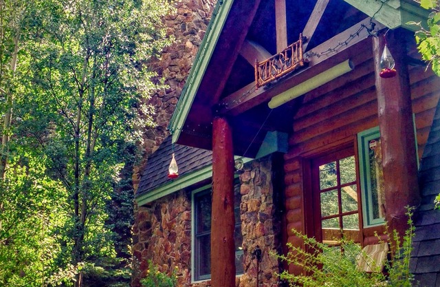 A River Front Mountain Luxury Cabin - Relaxing, Skiing, Rafting, Hot Tub, Suana