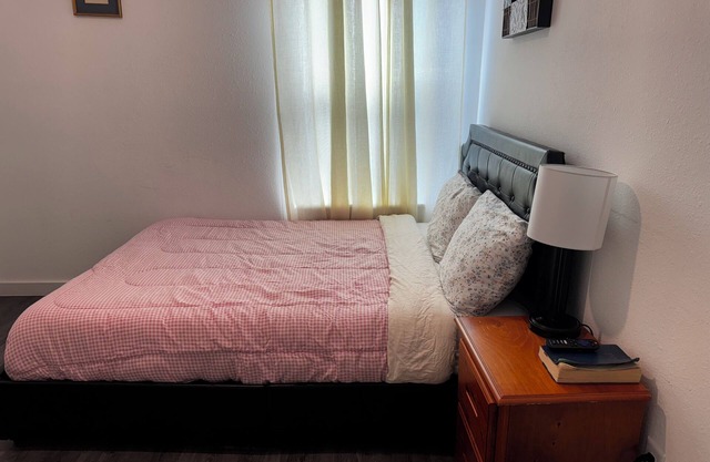 A room in a 3-bed charming house with AC in vibrant Houston