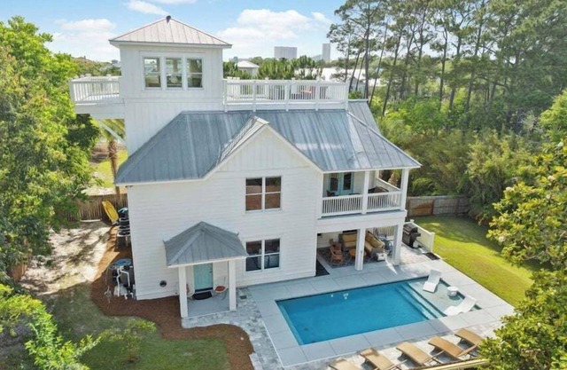 A Sea of Blue ~ 2 Golf Carts ~ Private Pool ~ Steps to Private Beach Access