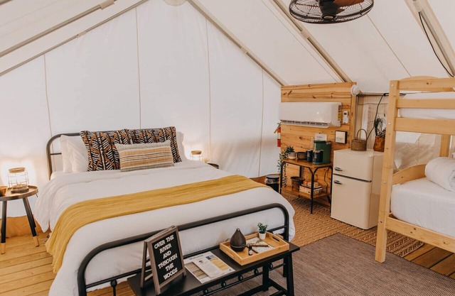 A secluded haven on 5,000 acres in NW Georgia, just 45 minutes from Atlanta and Chattanooga, and a quick 10-minute drive to downtown Rome. Explore private trails along the Etowah river, bask in wildlife, and gaze at mesmerizing stars. Your perfect es