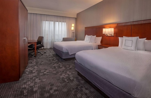 A short drive from Delaware Park Casino & Racing! W/Pool Access & Free Parking!