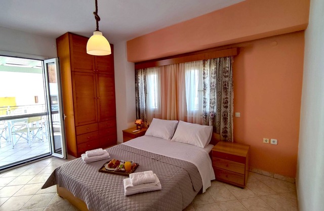A Spacious Cretan House Next To The Sea, Family and Couple Friendly with Terrace