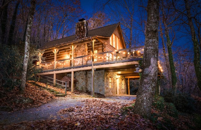 A Stunning Retreat with Breathtaking Views. Reserve your unforgettable stay now!