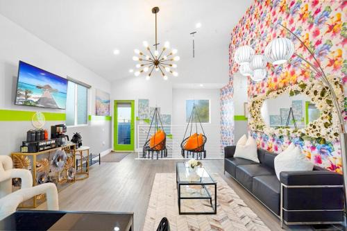 A- Stylish and Comfy NoHo Retreat- 5 Star Area, Hot Tub