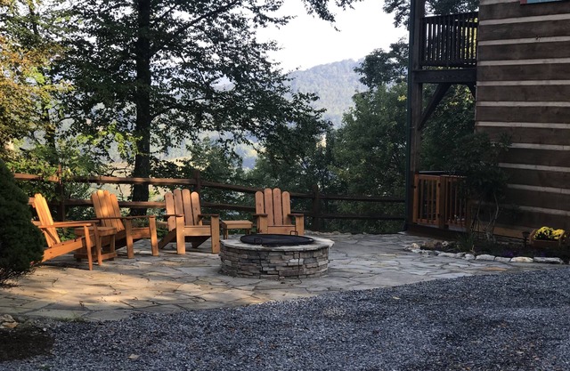 A three beds apartment, outside of Boone overlooking the New River.