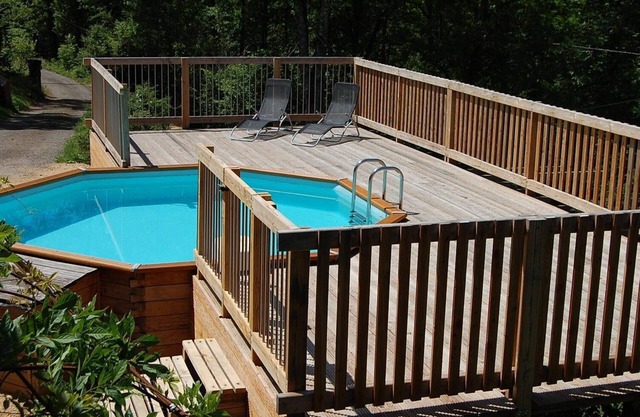 A traditional country house with a swimming pool near ALBI and NAJAC.