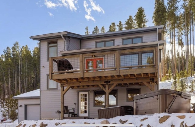 A True Mountain Retreat in Breckenridge with Hot Tub
